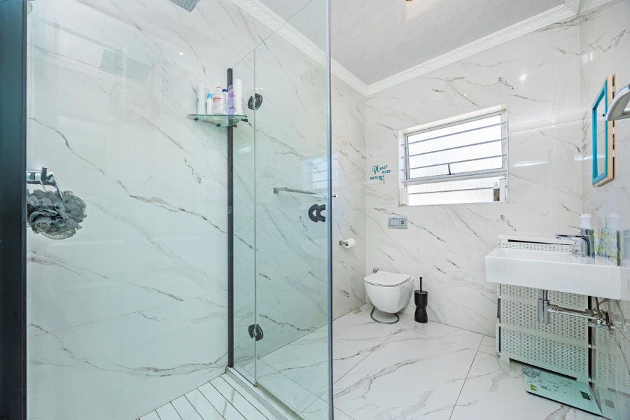 5 Bedroom Property for Sale in Panorama Western Cape